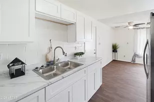 2621 N 47th Dr, Phoenix, AZ 85035 - Photo 7