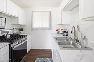 2621 N 47th Dr, Phoenix, AZ 85035 - Photo 9