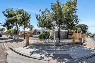 3016 N 35th Dr, Phoenix, AZ 85019 - Photo 11