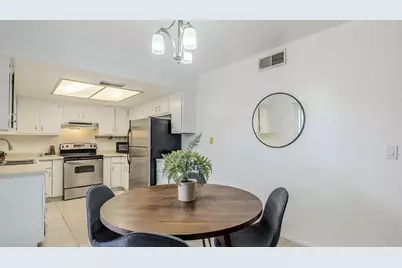 16 W Loma Vista Drive #Apt 104, Tempe, AZ 85282 - Photo 1