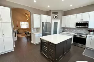 4831 E Robin Ln, Phoenix, AZ 85054 - Photo 1