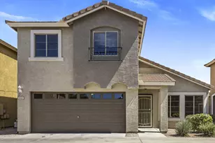 4052 E Abraham Ln, Phoenix, AZ 85050 - Photo 1