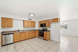 8952 W Royal Palm Rd, Peoria, AZ 85345 - Photo 11