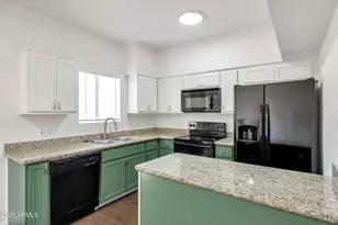 1935 W Morten Ave W, Phoenix, AZ 85021 - Photo 7