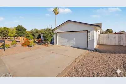 3907 W Paradise Drive, Phoenix, AZ 85029 - Photo 1