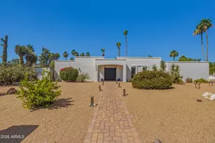 10660 N 44th Ct, Phoenix, AZ 85028 - Photo 1