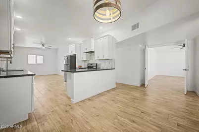 3601 E Laurel Lane, Phoenix, AZ 85028 - Photo 1