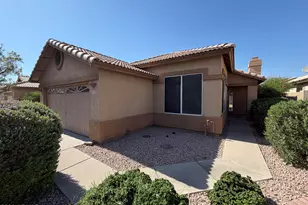 140 W Oxford Ln, Gilbert, AZ 85233 - Photo 1