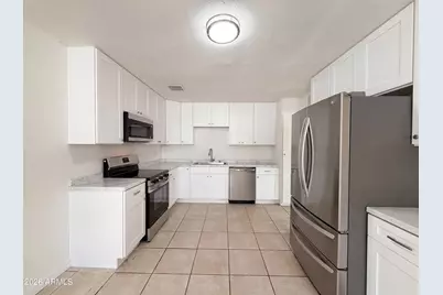 6060 W Hollyhock Drive, Phoenix, AZ 85033 - Photo 1