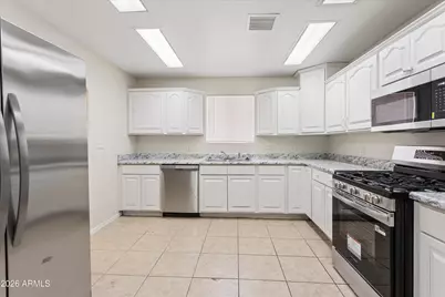 735 E South Mountain Avenue, Phoenix, AZ 85042 - Photo 1
