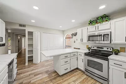 7814 N 21st Lane, Phoenix, AZ 85021 - Photo 9