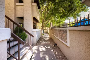 7557 N Dreamy Draw Dr, Phoenix, AZ 85020 - Photo 1