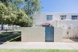5214 N 42nd Pkwy, Phoenix, AZ 85019 - Photo 1