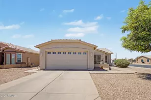 1433 E Cherry Hills Dr, Chandler, AZ 85249 - Photo 1