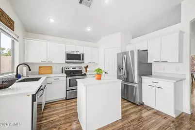 822 E Monona Drive, Phoenix, AZ 85024 - Photo 1