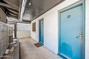 3025 N 32nd St, Phoenix, AZ 85018 - Photo 1