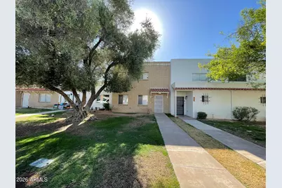613 N Pioneer Circle, Mesa, AZ 85203 - Photo 1