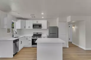 6014 W Avalon Dr, Phoenix, AZ 85033 - Photo 9