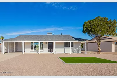 11016 W Sun City Boulevard, Sun City, AZ 85351 - Photo 1