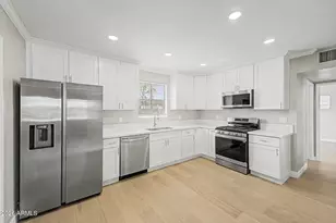 2812 N 32nd Pl, Phoenix, AZ 85008 - Photo 1