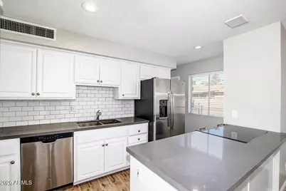 8702 E Bonnie Rose Avenue, Scottsdale, AZ 85250 - Photo 1