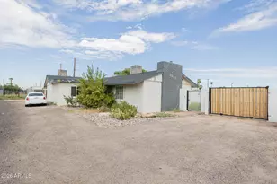 2802 N 36th St, Phoenix, AZ 85008 - Photo 1