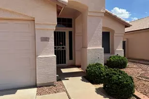 561 S Silverbrush Dr, Chandler, AZ 85226 - Photo 1