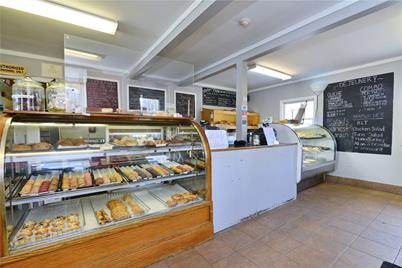 72 East Main Road, Middletown, RI 02842 - Photo 11