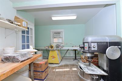 72 East Main Road, Middletown, RI 02842 - Photo 23