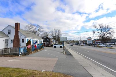 72 East Main Road, Middletown, RI 02842 - Photo 1
