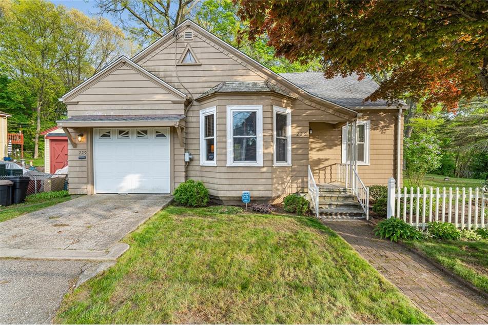 229 Morin St, Woonsocket, RI 02895 MLS 1358585 Coldwell Banker