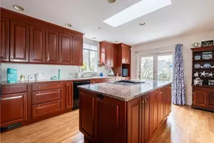 132 Memorial Blvd, Newport, RI 02840 - Photo 11