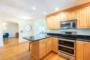 573 Wolcott Ave, Middletown, RI 02842 - Photo 15