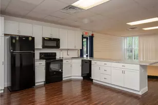 413 High St, Bristol, RI 02809 - Photo 9