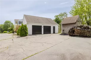 129 Lawrence Dr, Portsmouth, RI 02871 - Photo 5