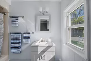 25 Thomas St, North Kingstown, RI 02852 - Photo 7