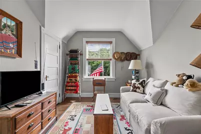 132 Ruggles Avenue, Newport, RI 02840 - Photo 17