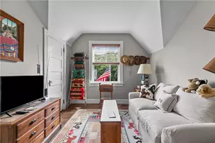 132 Ruggles Ave, Newport, RI 02840 - Photo 17