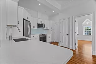 18 State St, Bristol, RI 02809 - Photo 9