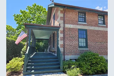 209 Coggeshall Avenue, Newport, RI 02840 - Photo 3