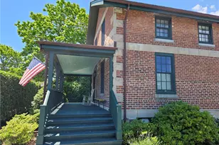 209 Coggeshall Ave, Newport, RI 02840 - Photo 3