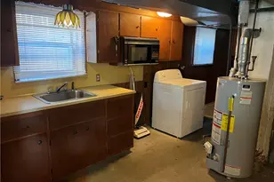 16 Winthrop St, Cranston, RI 02910 - Photo 5