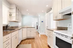 36 Kay Blvd, Newport, RI 02840 - Photo 7