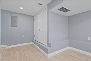 20 Summer St, Newport, RI 02840 - Photo 31