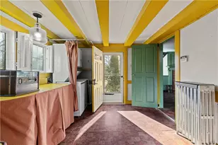 237 Commonwealth Ave, Warwick, RI 02886 - Photo 9