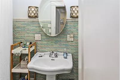 28 W Narragansett Avenue, Newport, RI 02840 - Photo 17