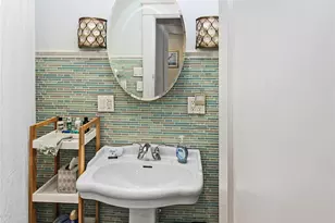 28 W Narragansett Ave, Newport, RI 02840 - Photo 17