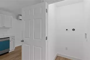 2958 E Main Rd, Portsmouth, RI 02871 - Photo 11