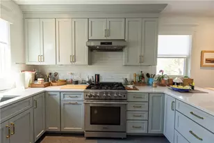 65 Houston Ave, Newport, RI 02840 - Photo 11