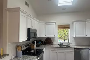 158 Narragansett Ave, Newport, RI 02840 - Photo 3